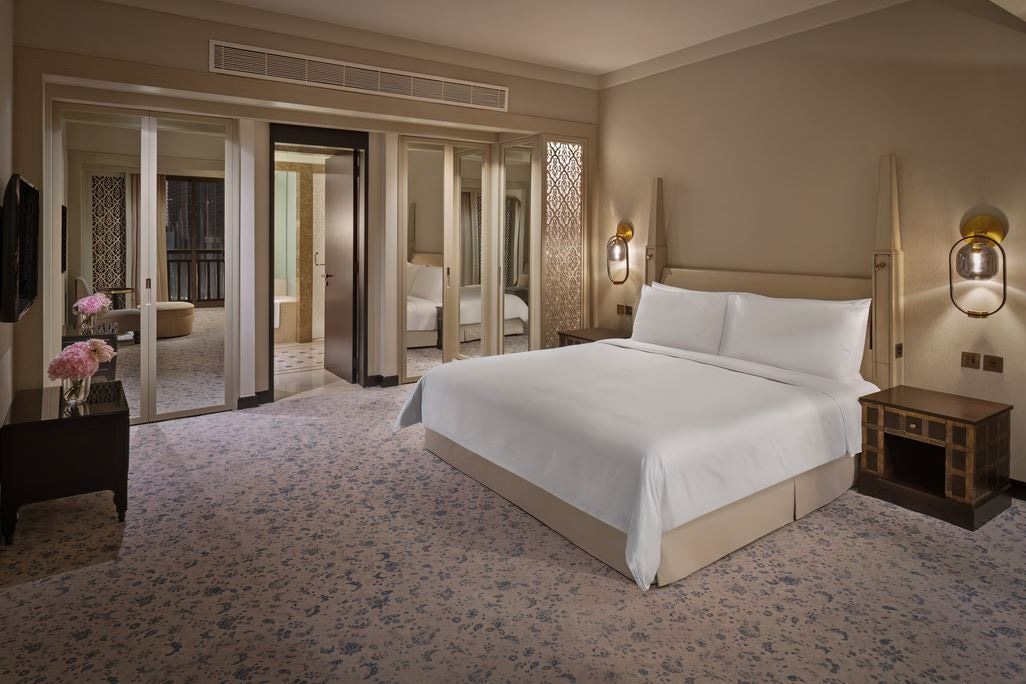 rooms-palace-suite-fountain-view