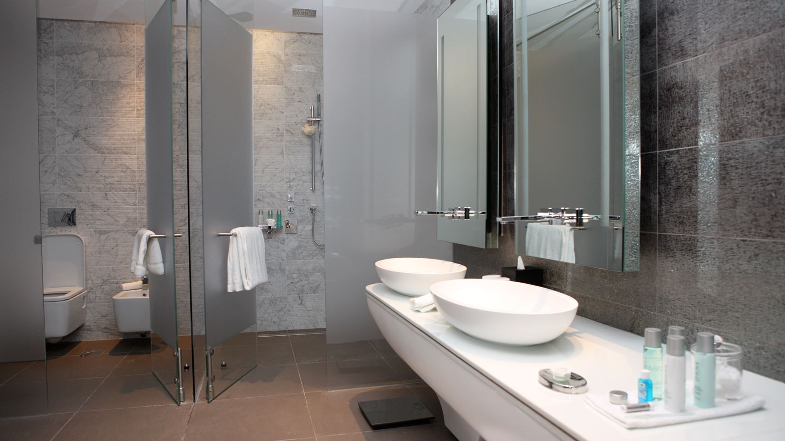 rooms-deluxe-suite