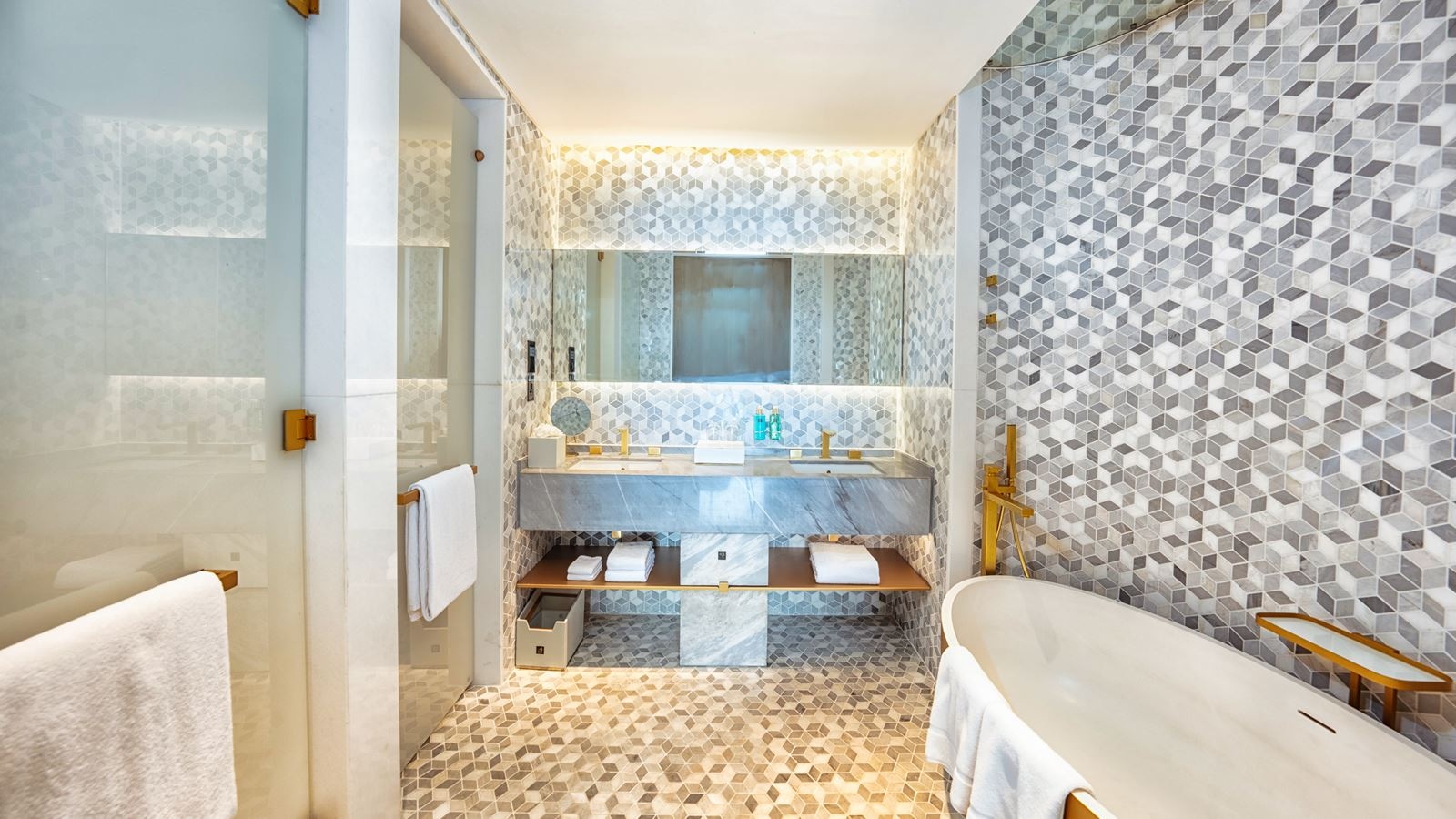 rooms-luxe-1-bedroom-suite