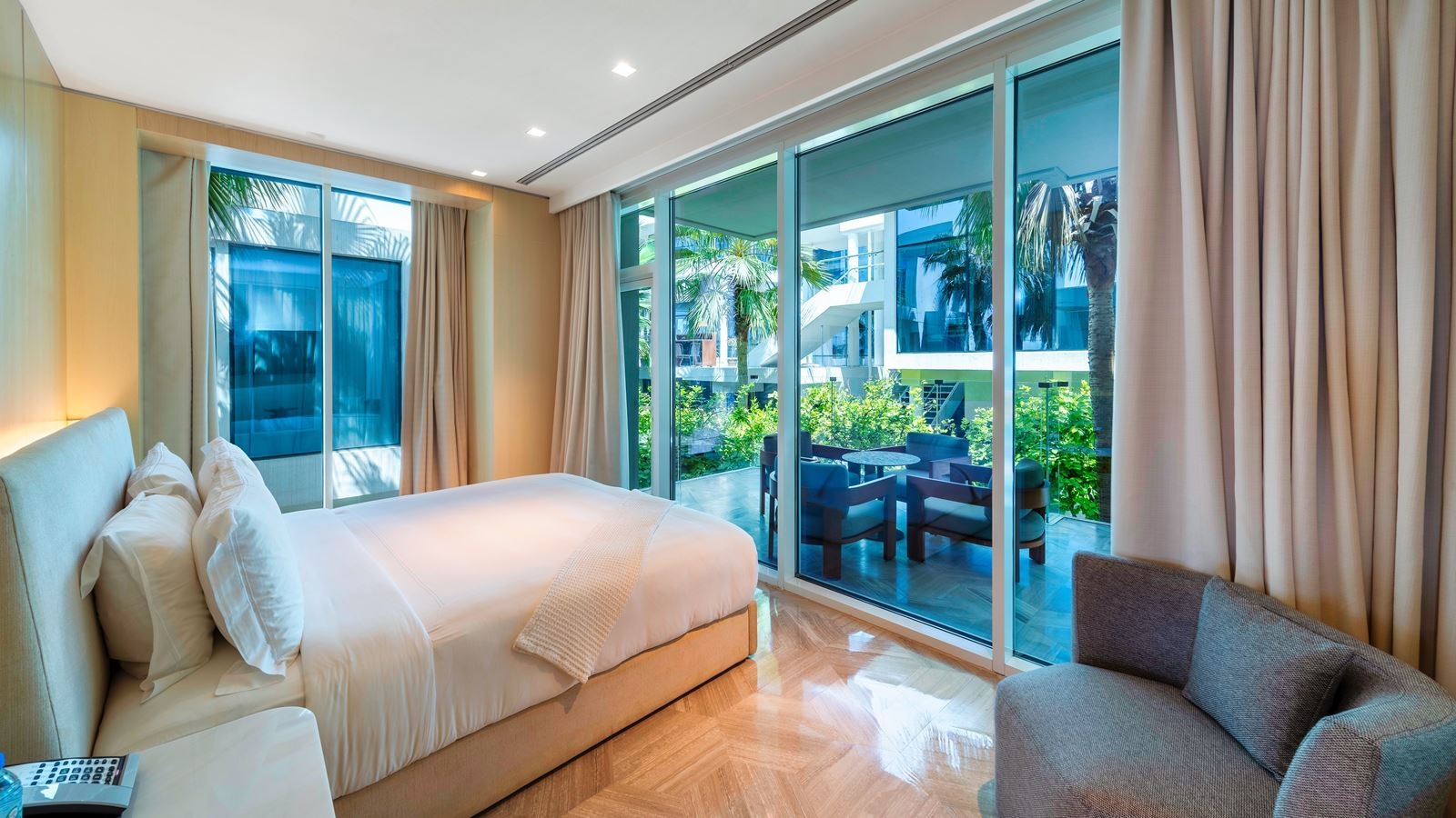 rooms-4-bed-|-beach-villa-wpool