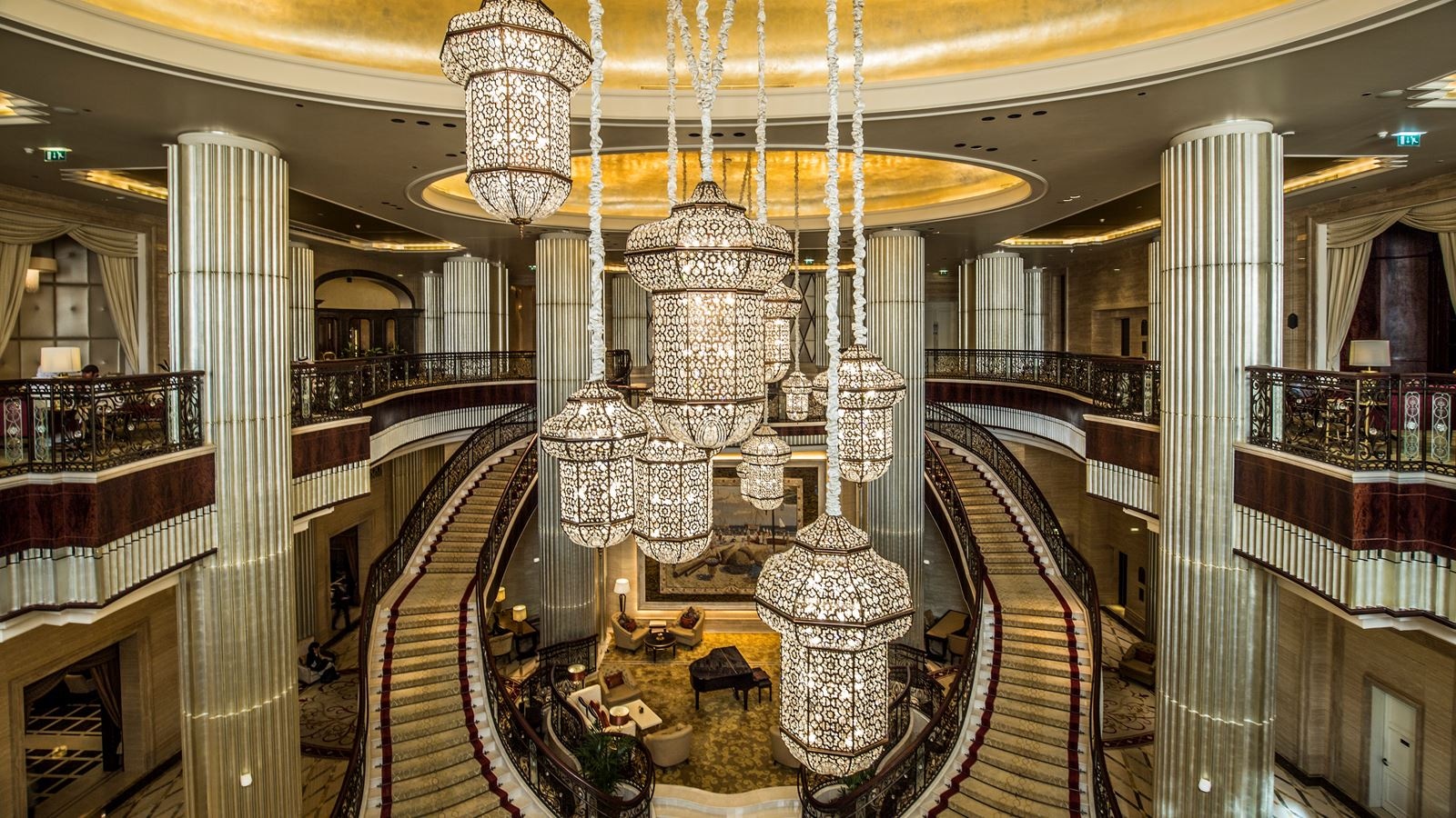 restaurants-crystal-lounge