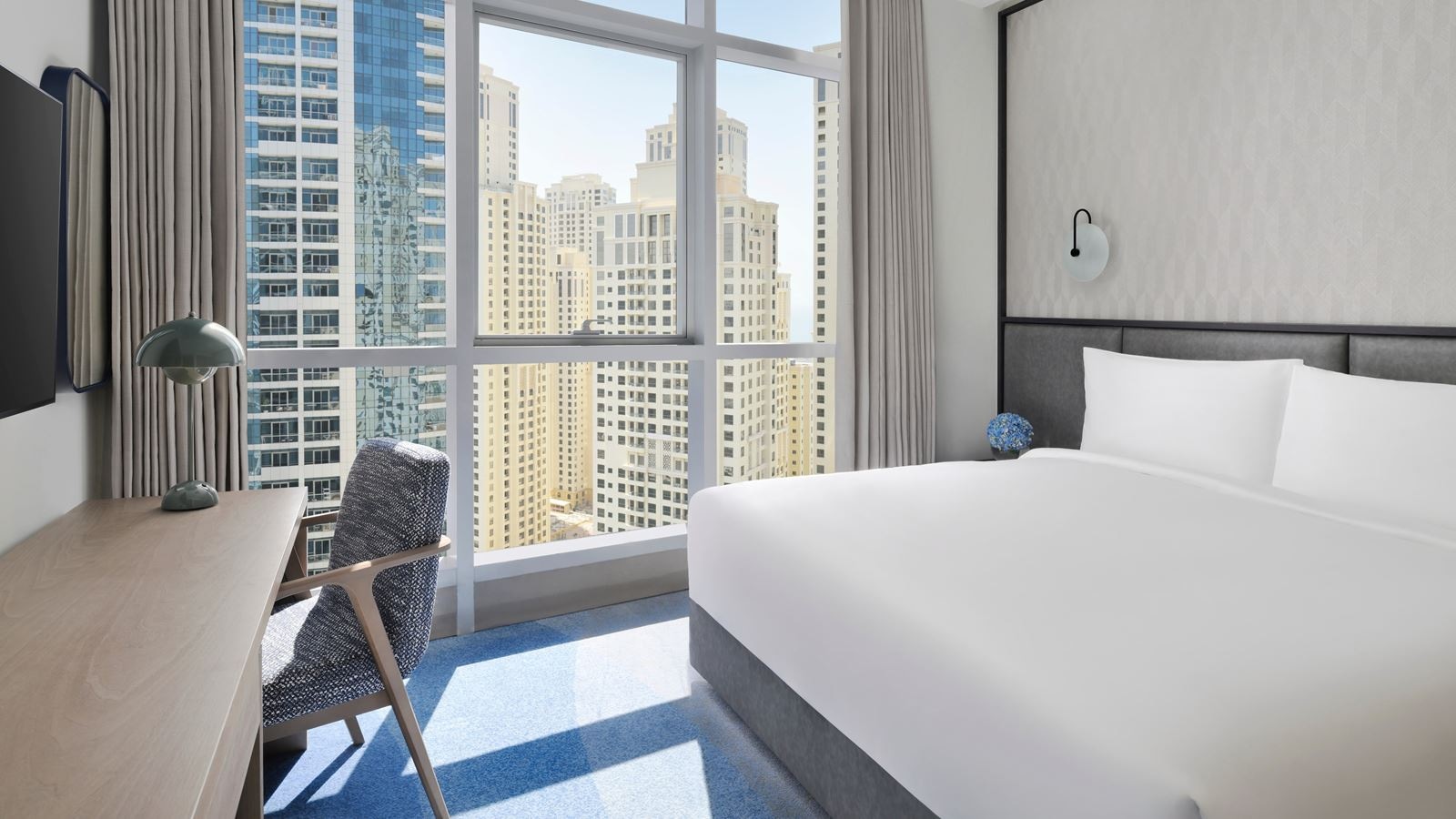 rooms-three-bedroom-residence-with-balcony-and-marina-view