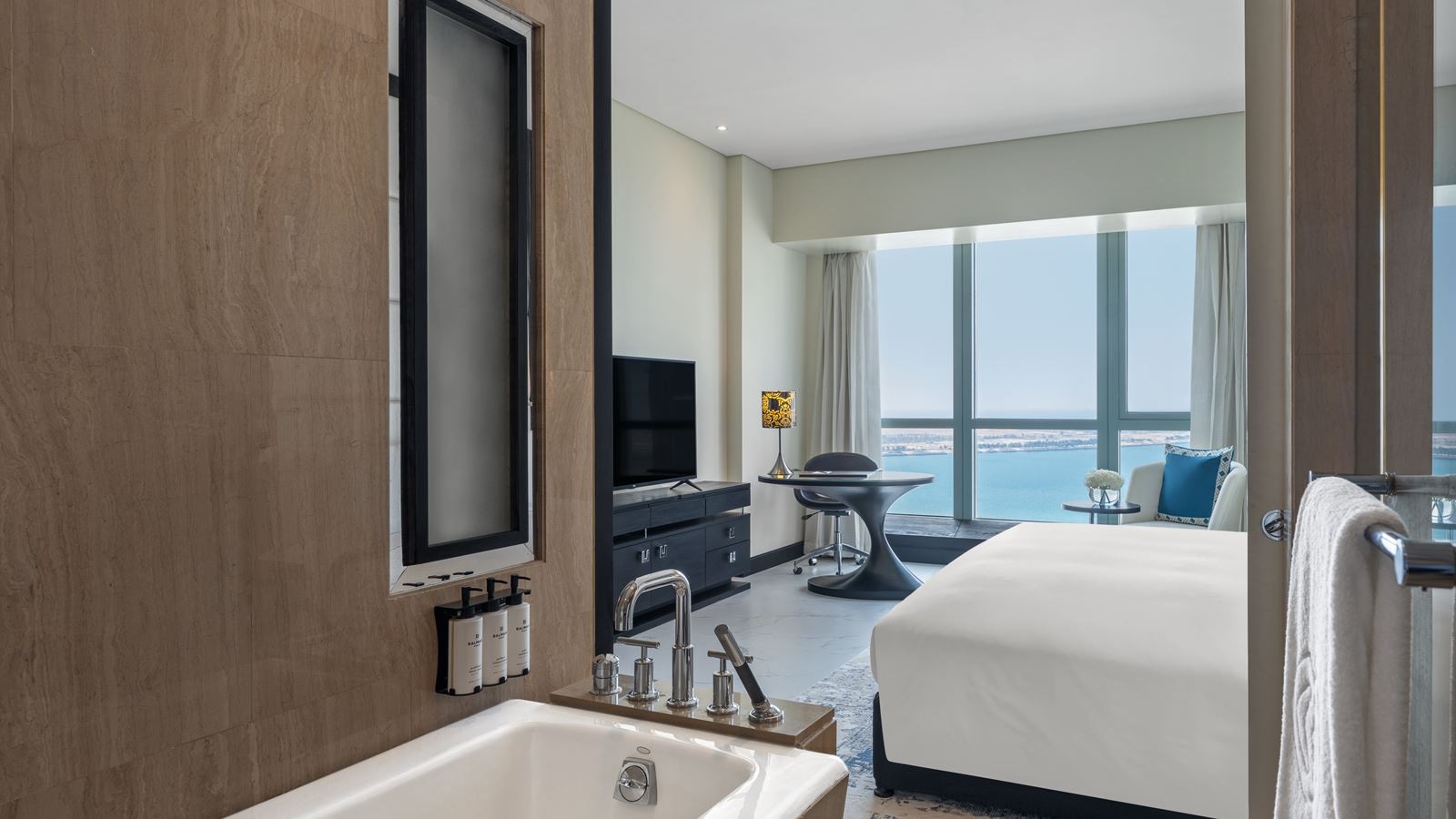 rooms-luxury-club-room