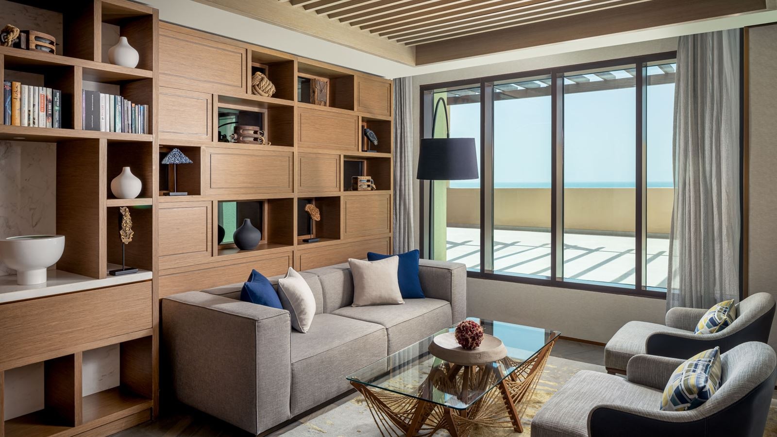 rooms-sea-view-room-with-lounge-access-and-balcony