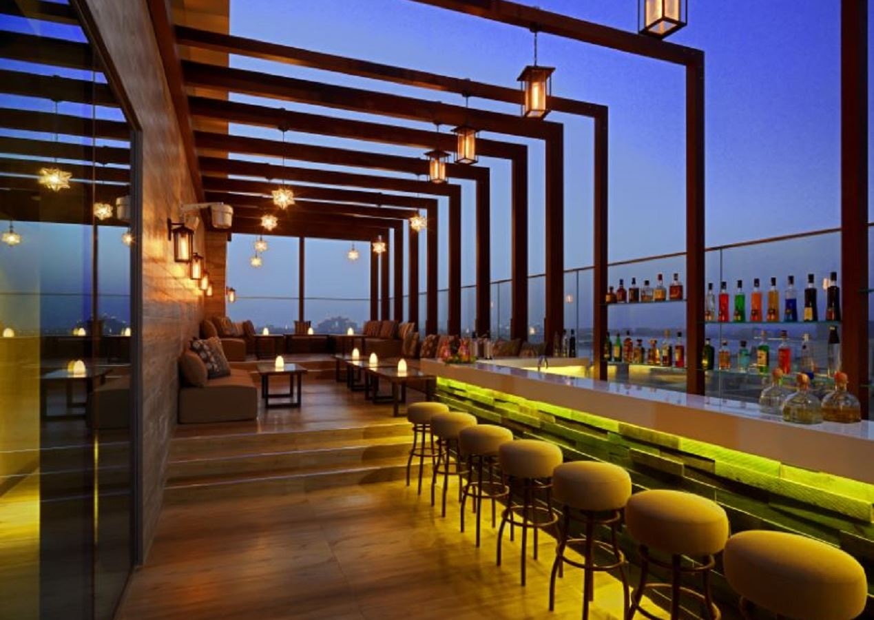 bars-luchador-rooftop-lounge