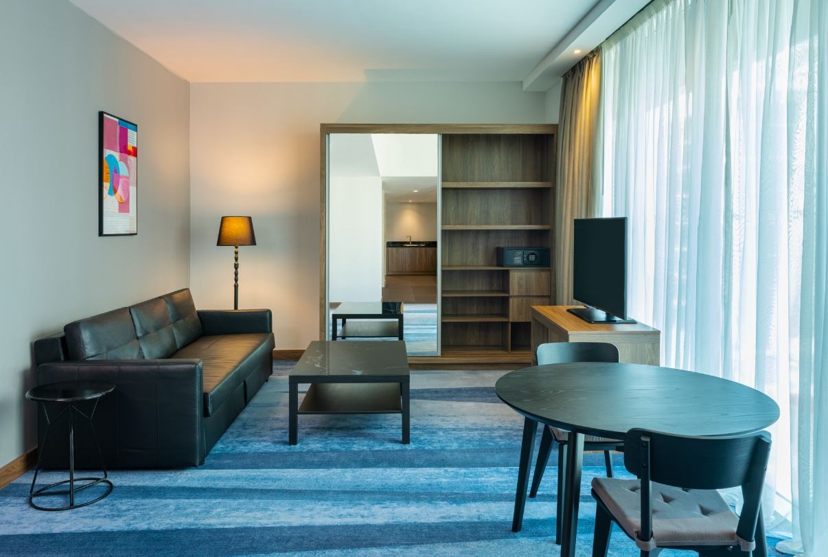 rooms-aloft-family-room