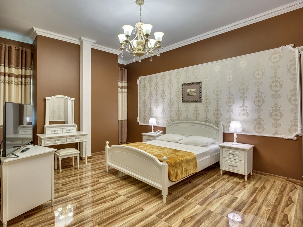 rooms-standard-room-pool-view