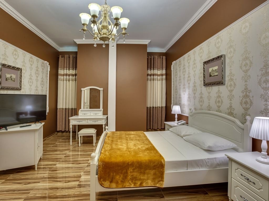 rooms-standard-room-pool-view