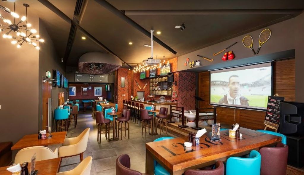 bars-the-huddle-spots-bar-and-grill