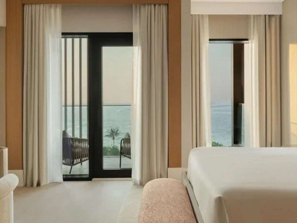rooms-walking-eclipse-suite-w-sea-view
