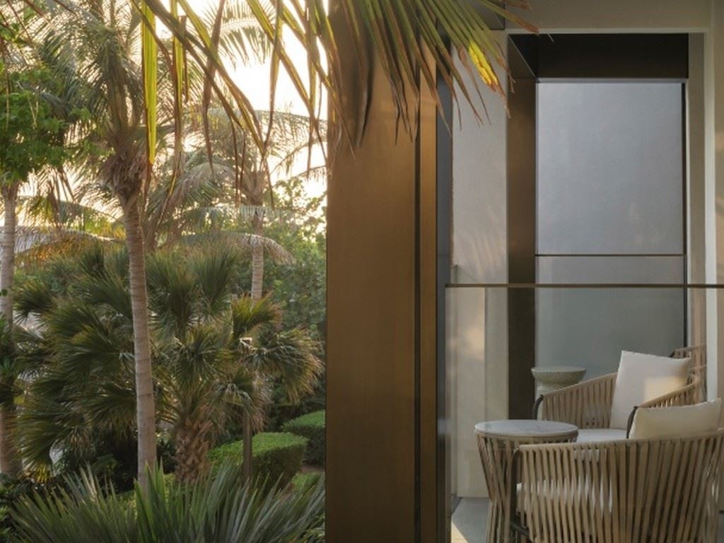 rooms-walking-eclipse-suite-w-resort-view