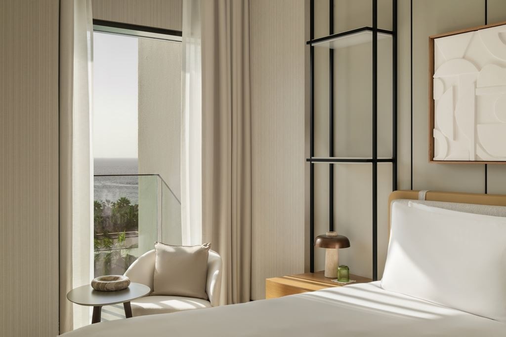 rooms-breaking-waves-suite-w-terrace