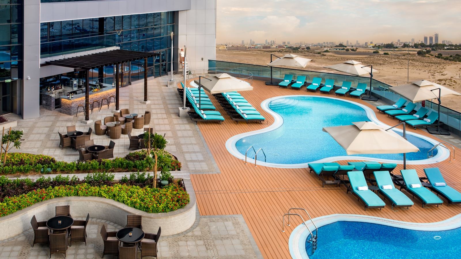 restaurants-pool-bar