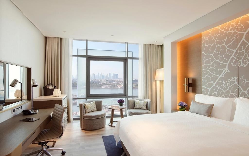 rooms-room-w-lounge-access