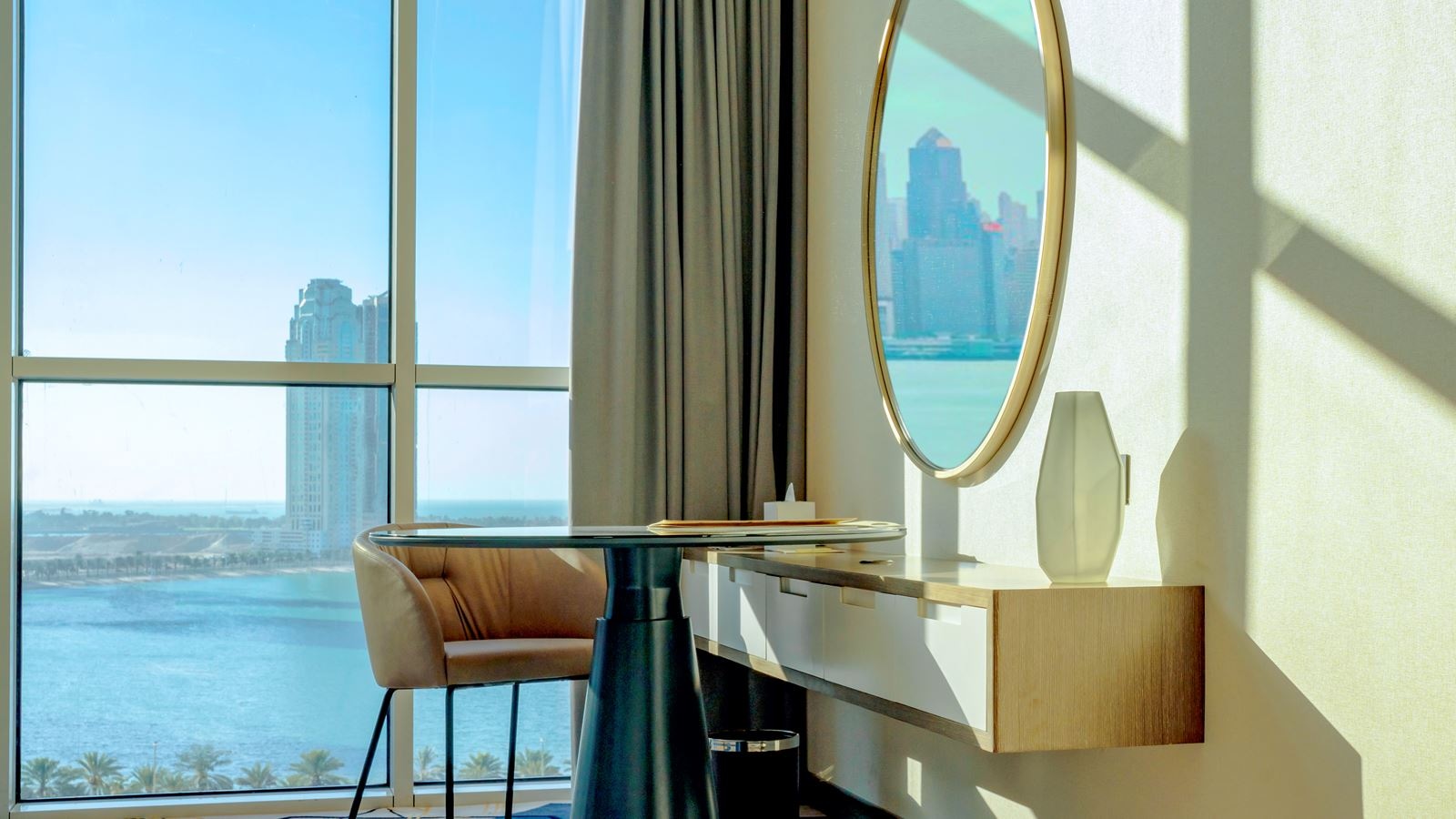 rooms-deluxe-suite-room