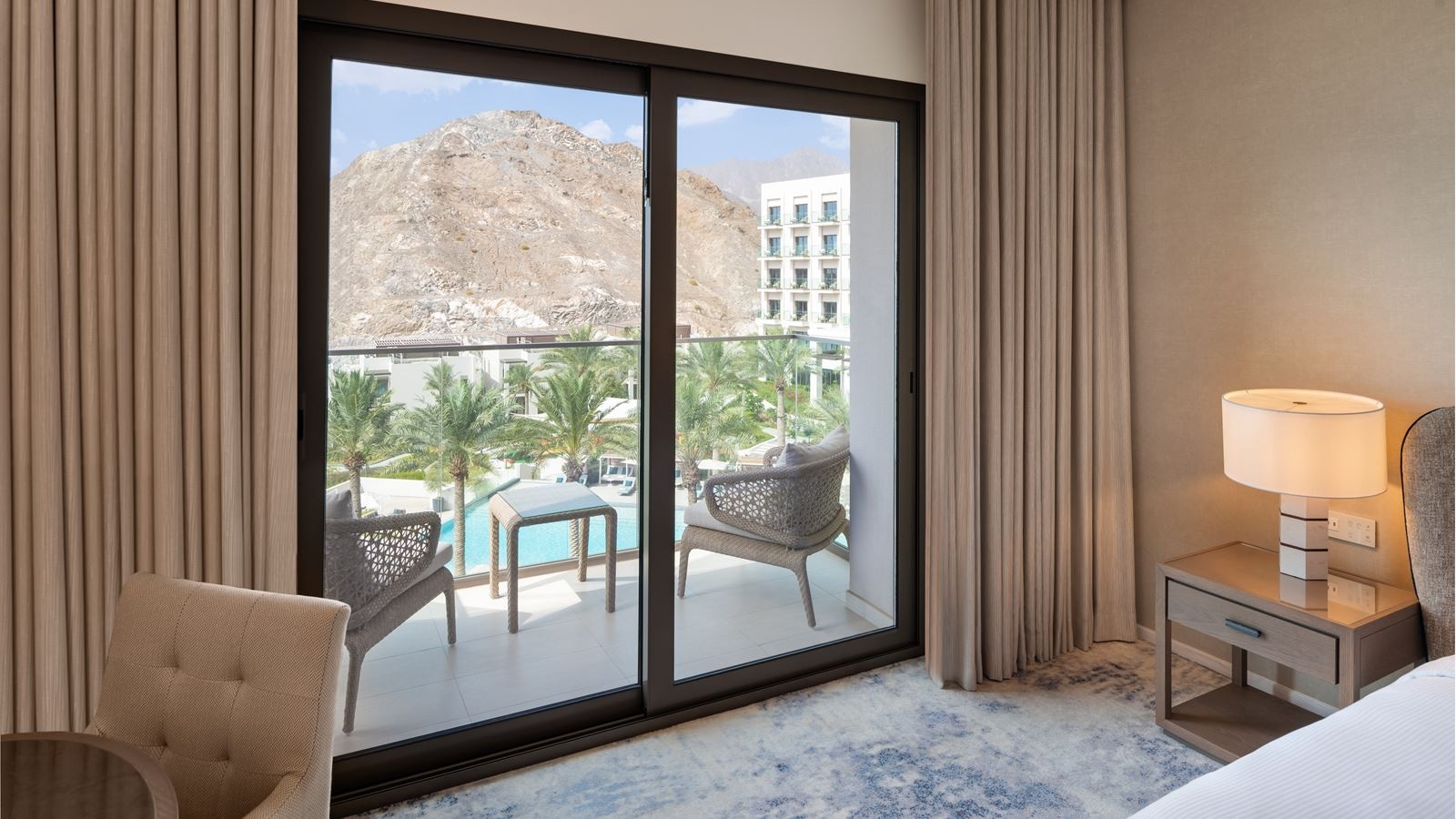 rooms-deluxe-room-pool-view