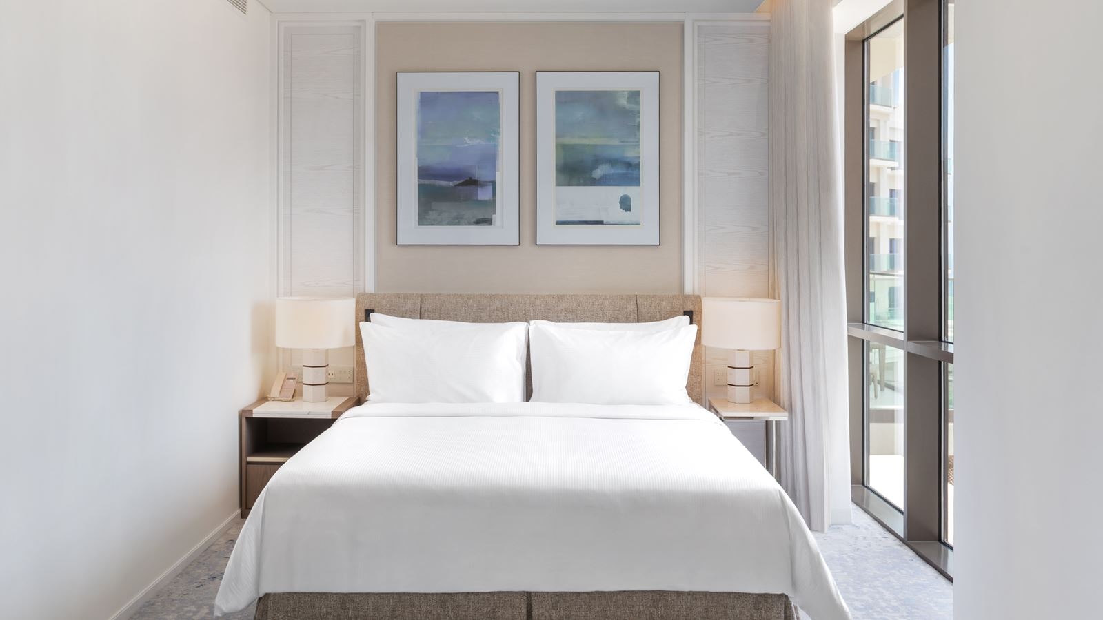 rooms-executive-suite-pool-view