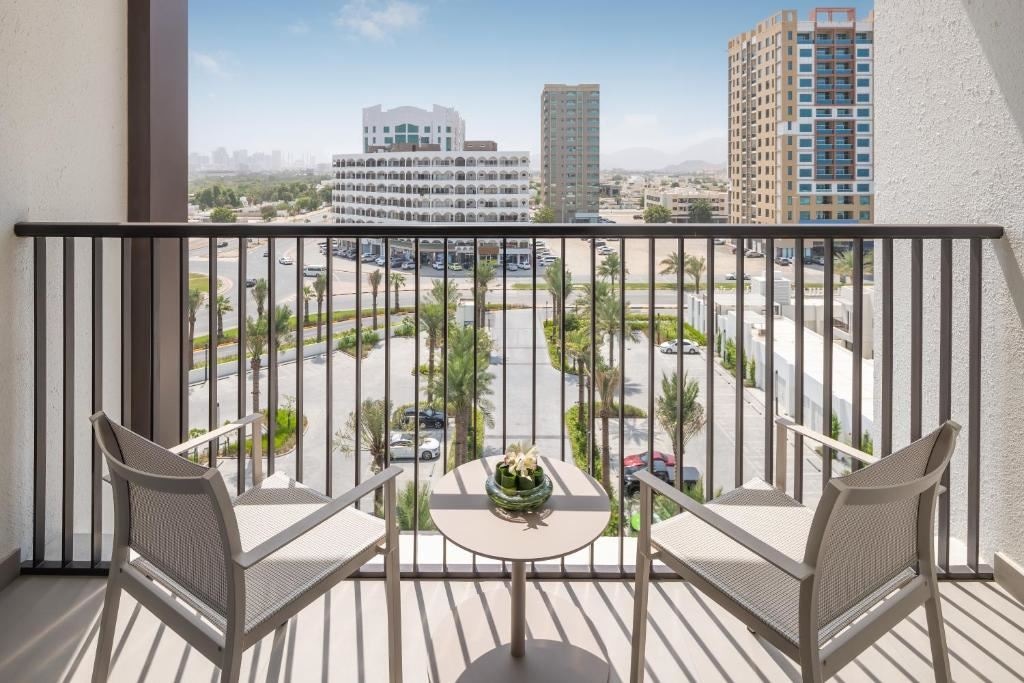 rooms-deluxe-room-city-view