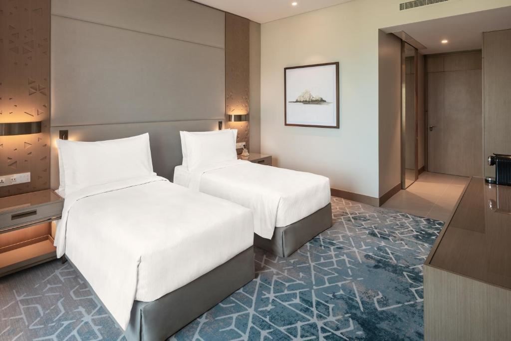 rooms-deluxe-room-city-view