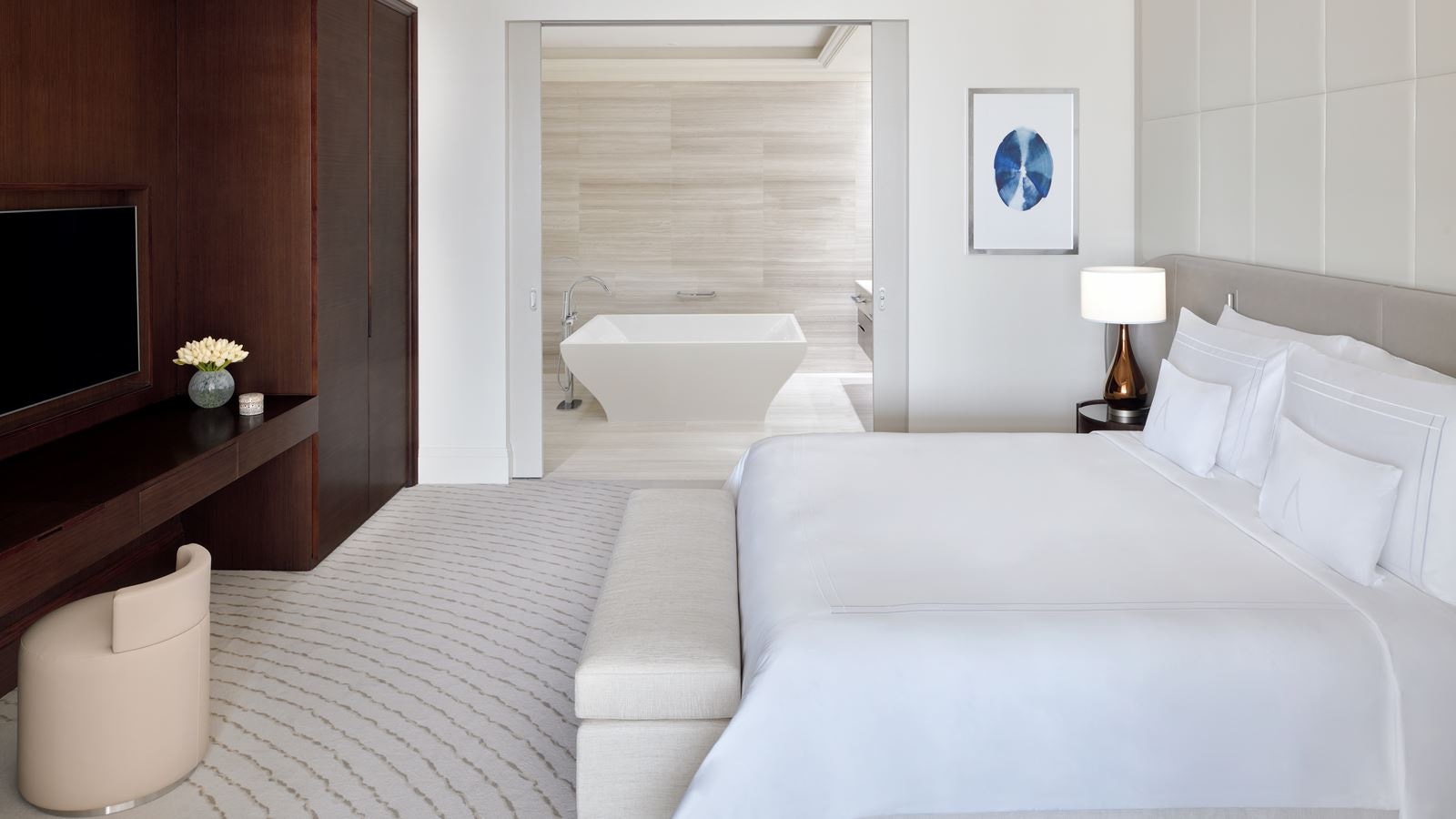 rooms-executive-suite-burj-khalifa-and-fountain-view