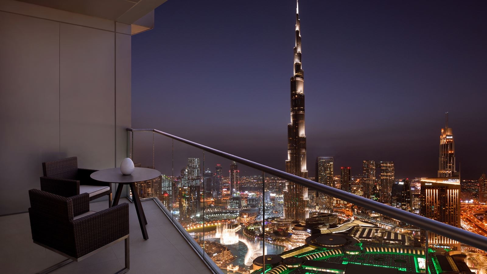rooms-executive-suite-burj-khalifa-and-fountain-view