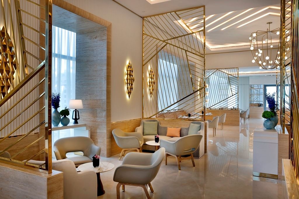 restaurants-her-by-caroline-astor