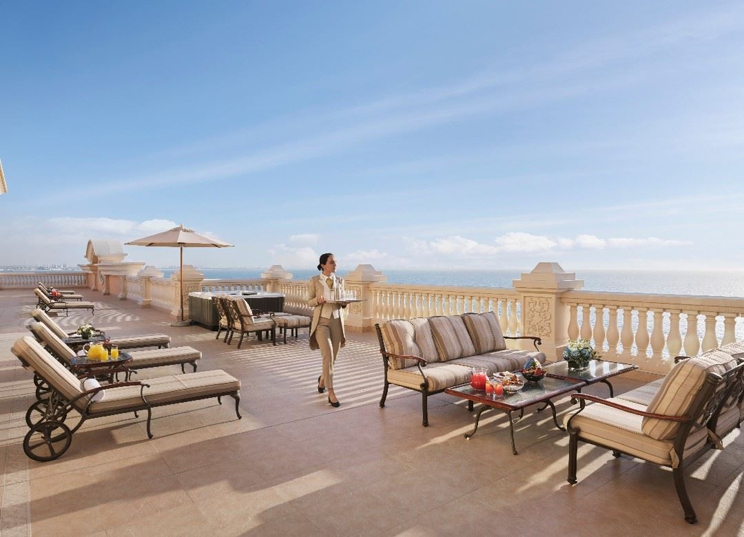 rooms-premier-jacuzzi-suite-one-bedroom-palm