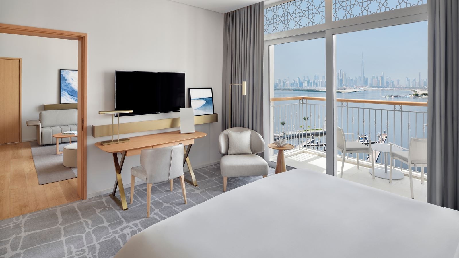 rooms-premier-suite-corner-marina-view