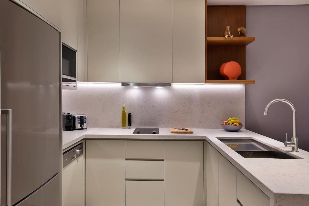 rooms-family-connecting-two-bedroom-apartment-kingtwin