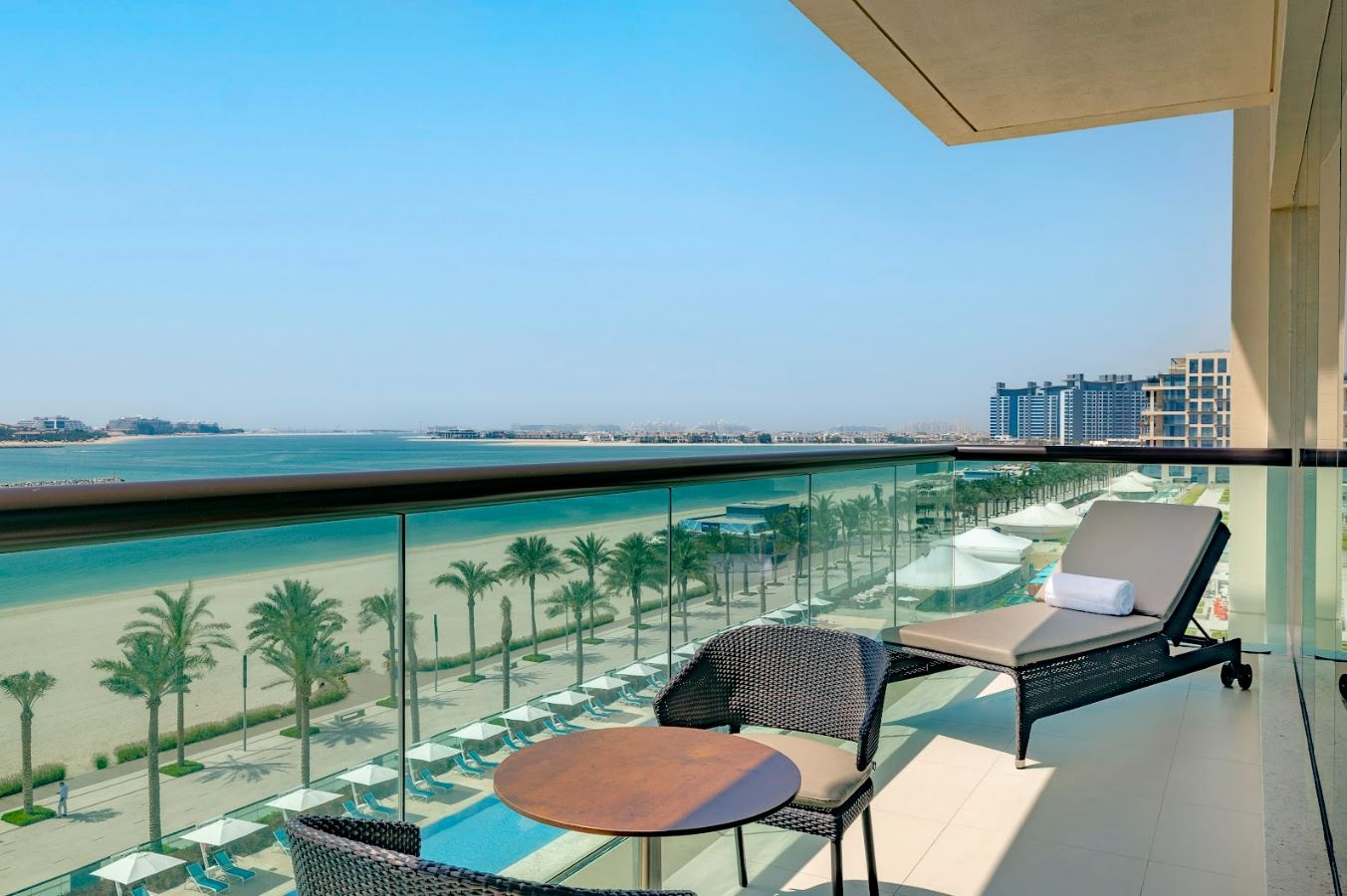 rooms-two-bedroom-suite-with-sea-view
