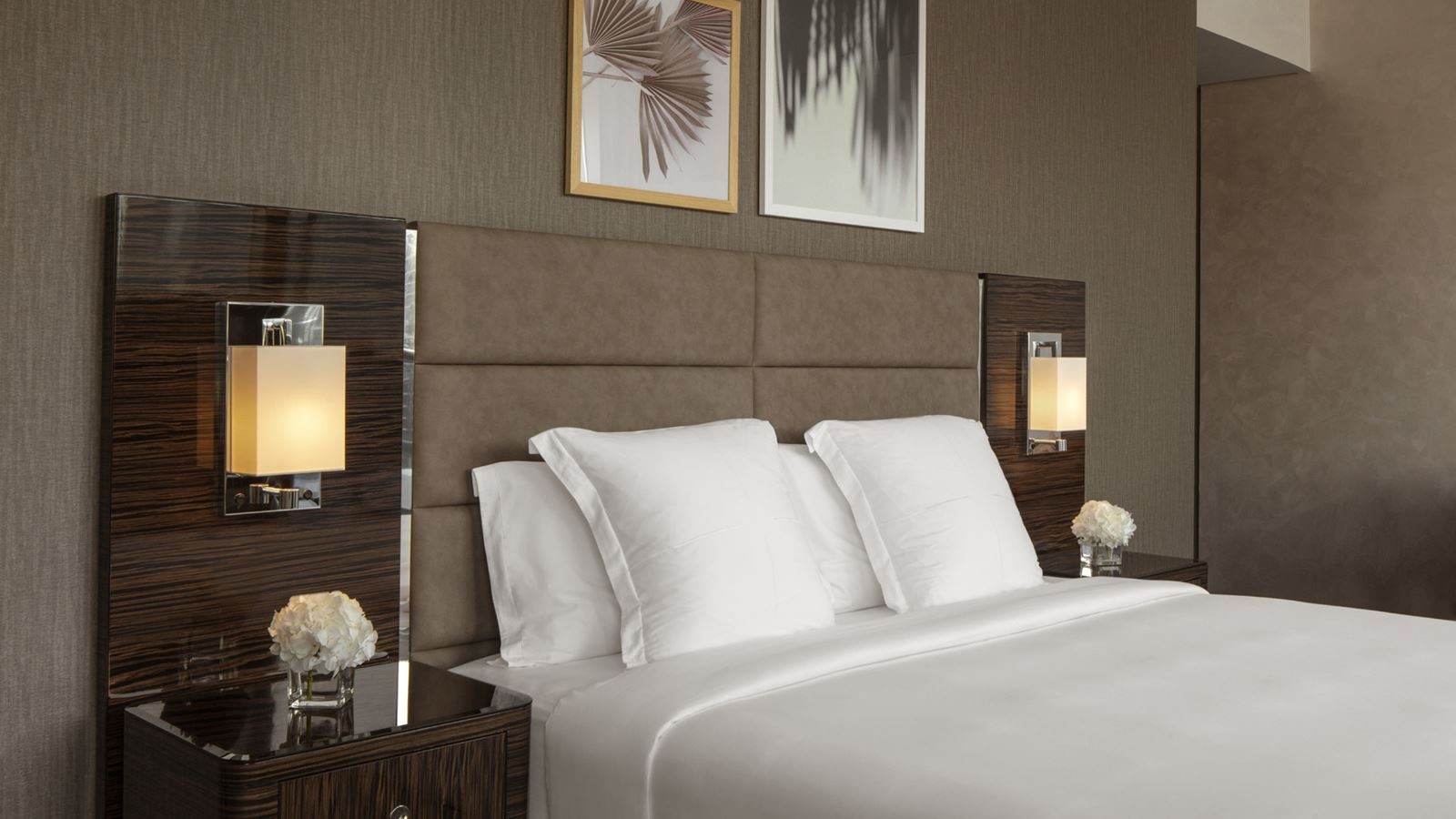 rooms-deluxe-room-hyde-out-plus