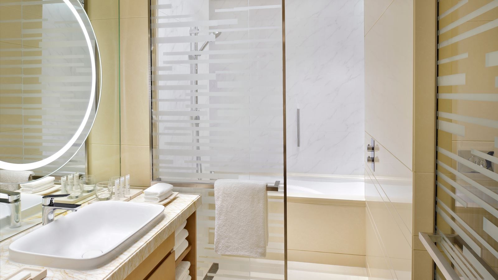 rooms-premium-room-marina-view-king--twin