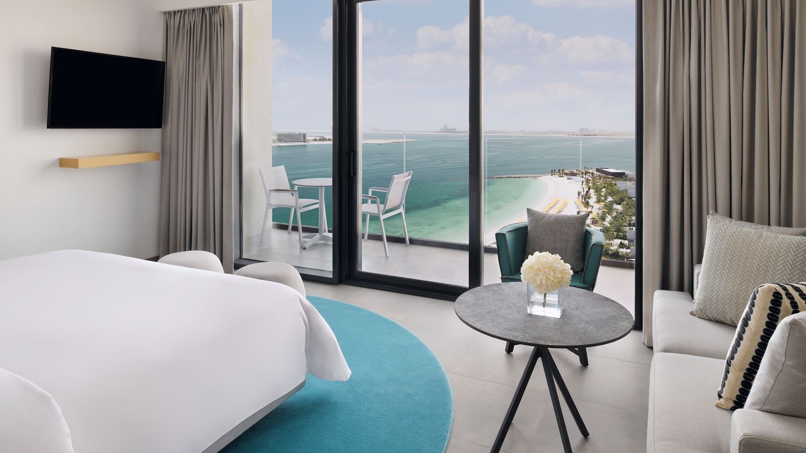 rooms-deluxe-beach--pool-view-room