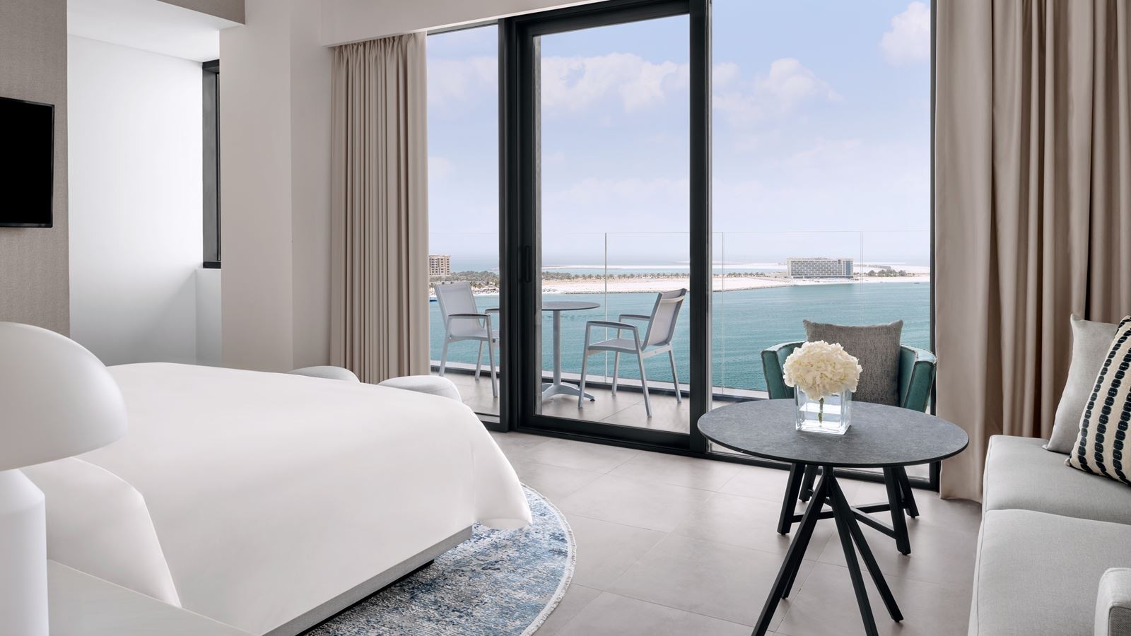 rooms-panoramic-bridge-suite-pool--beach-view