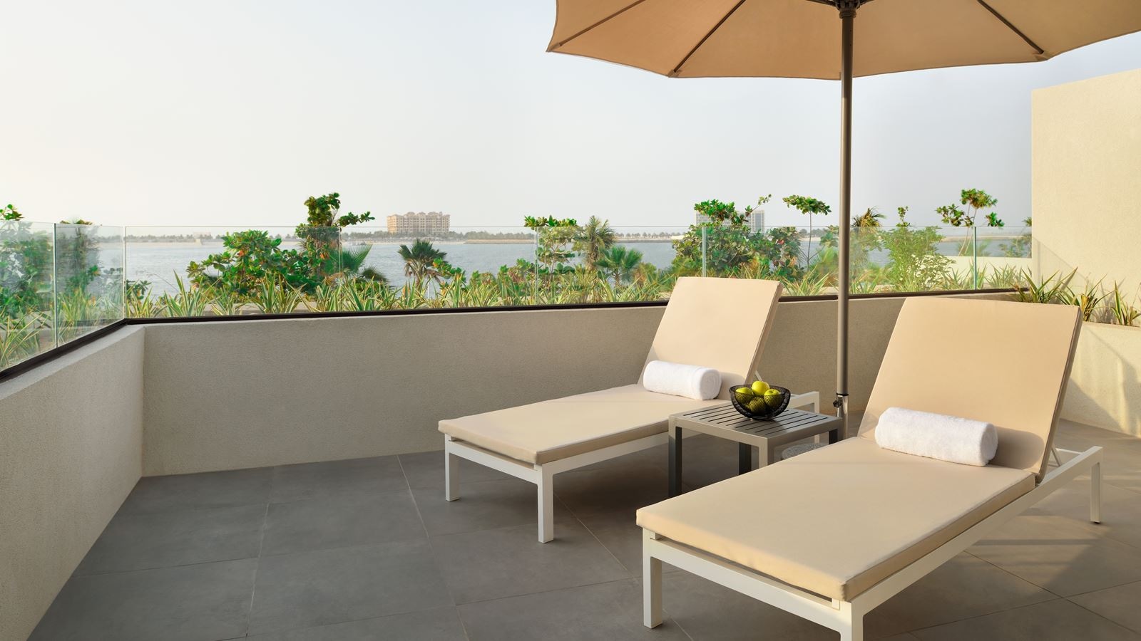 rooms-beachfront-junior-suite-with-private-terrace