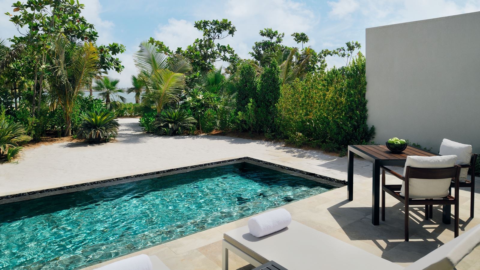 rooms-al-marjan-beachfront-suite-with-private-pool