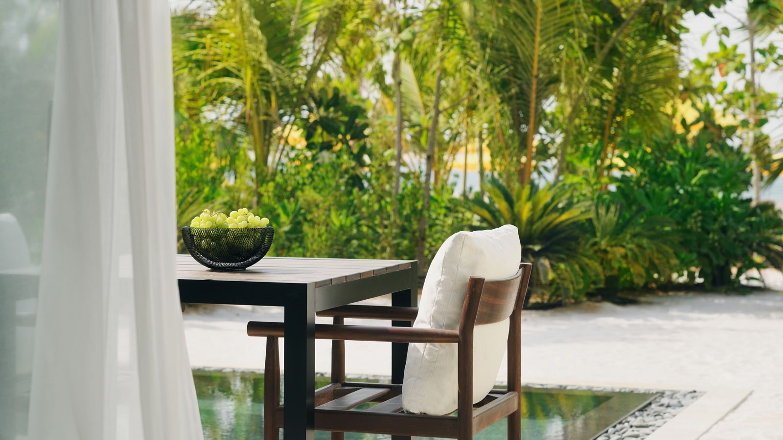 rooms-al-marjan-beachfront-suite-with-private-pool