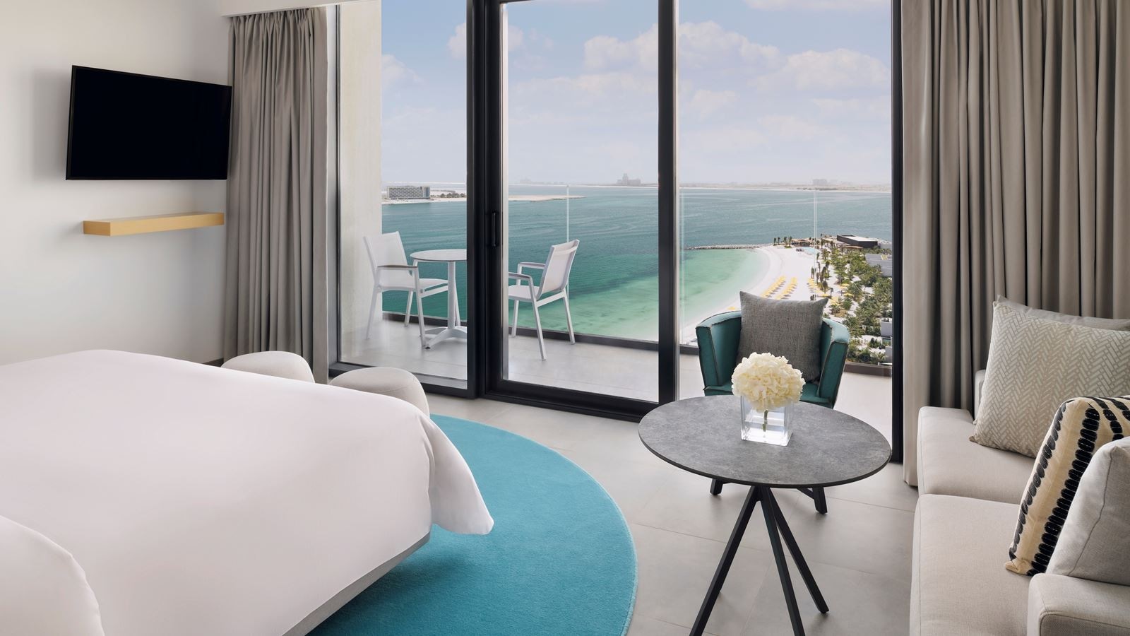 rooms-premium-beach--pool-view-room