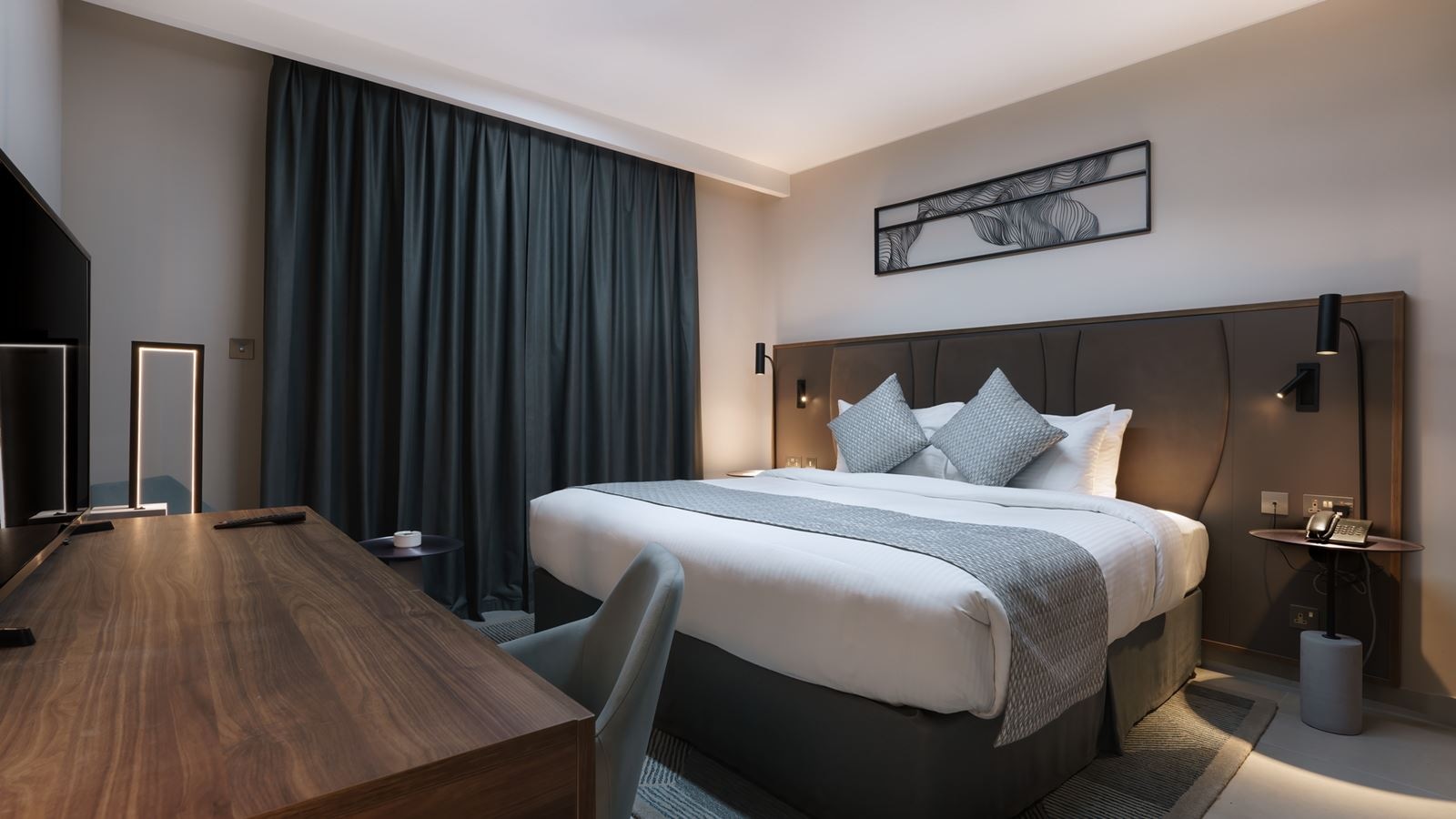 rooms-standard-city-view-deluxe-king-or-twin-bedroom