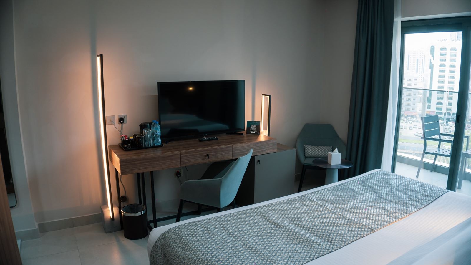 rooms-standard-city-view-deluxe-king-or-twin-bedroom