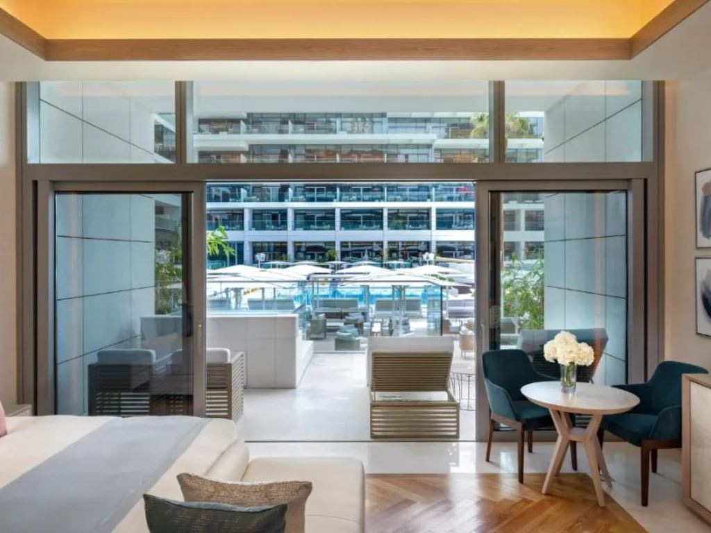 rooms-pool-party-room-with-pool