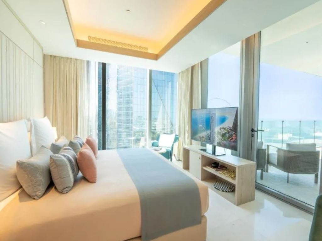 rooms-three-bedroom-residence-with-xl-pool