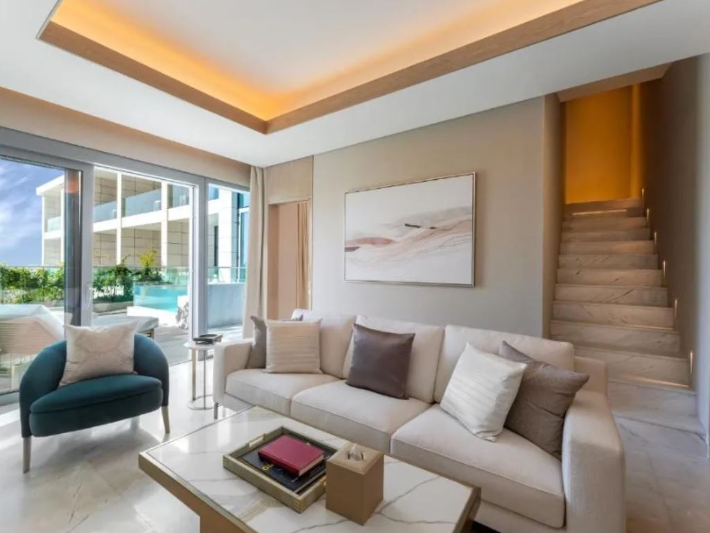 rooms-two-bedroom-pool-party-suite-with-xl-pool