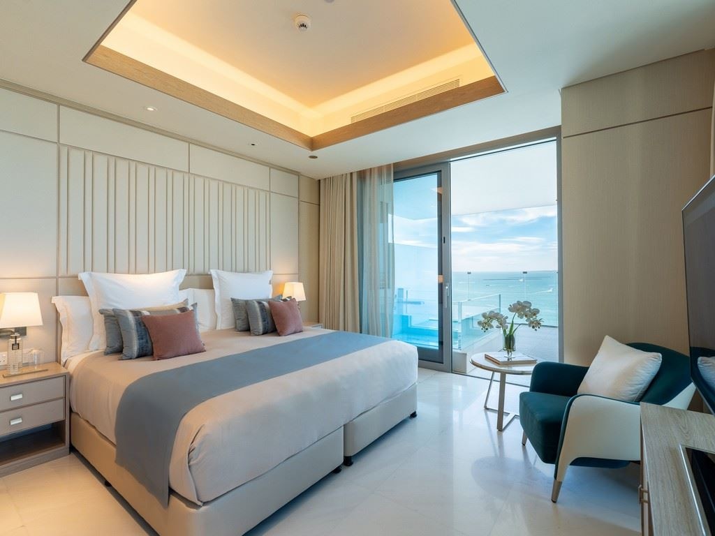 rooms-1-bed-|-skyline-suite-wpool