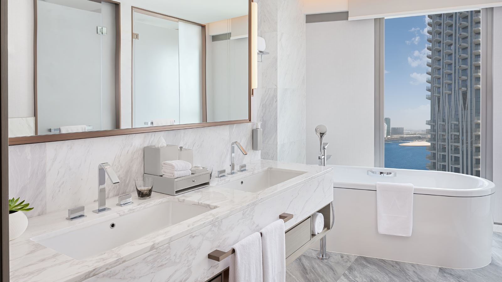 rooms-skyline-suite-creek-view