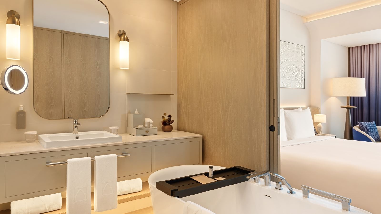rooms-deluxe-room-king