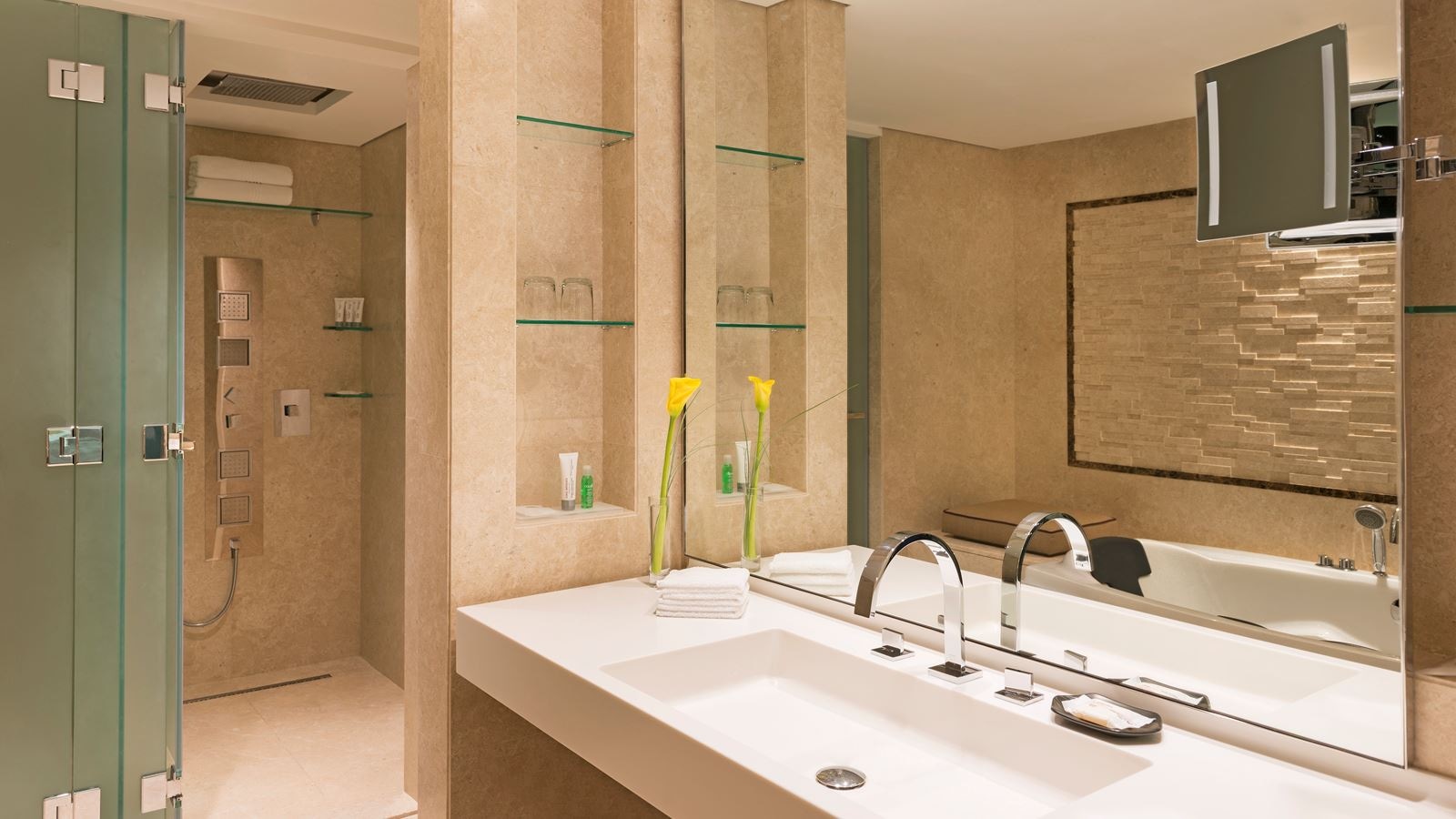 rooms-le-royal-club-room