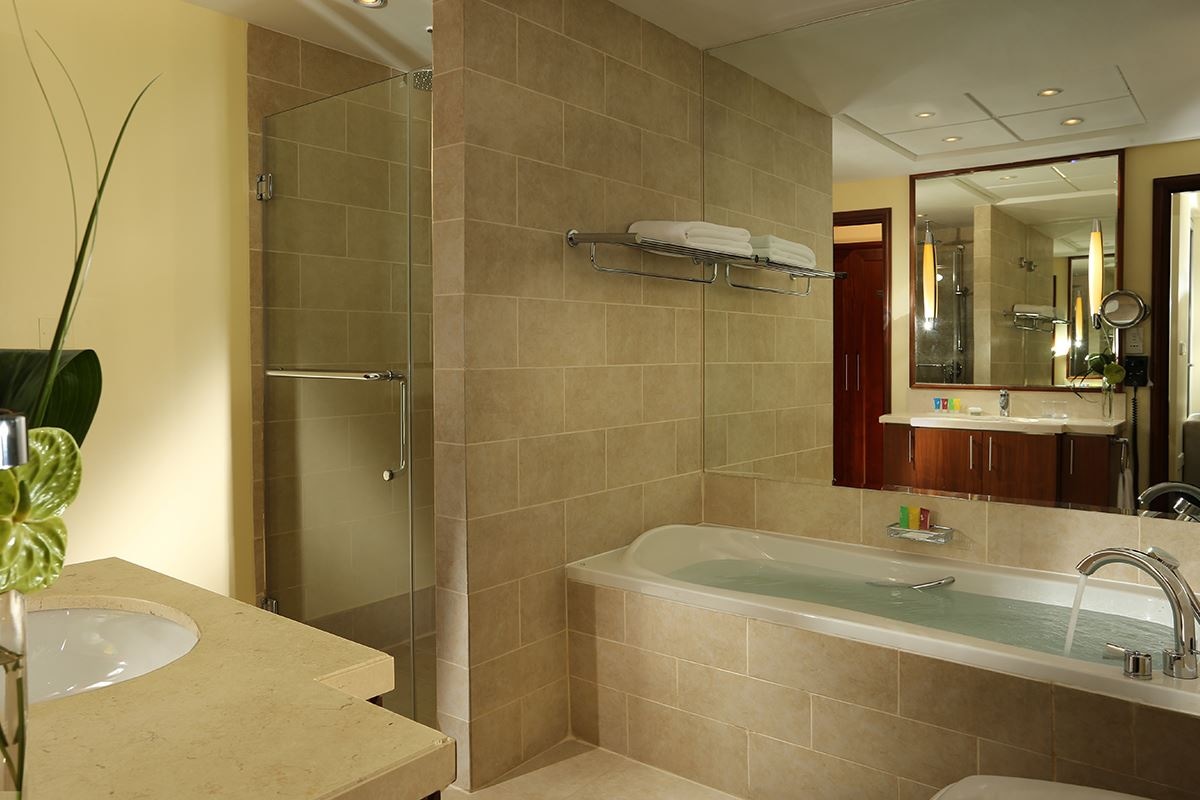 rooms-one-bedroom-suite-burj-khalifa-and--fountain-view
