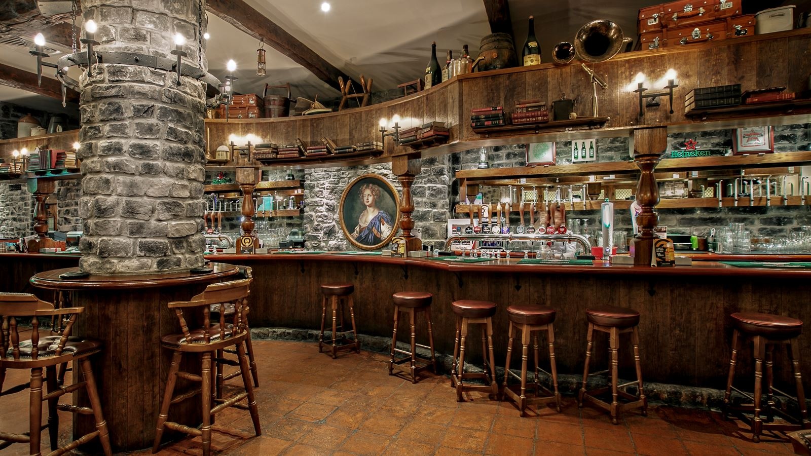 bars-neil-gwyne-english-pub