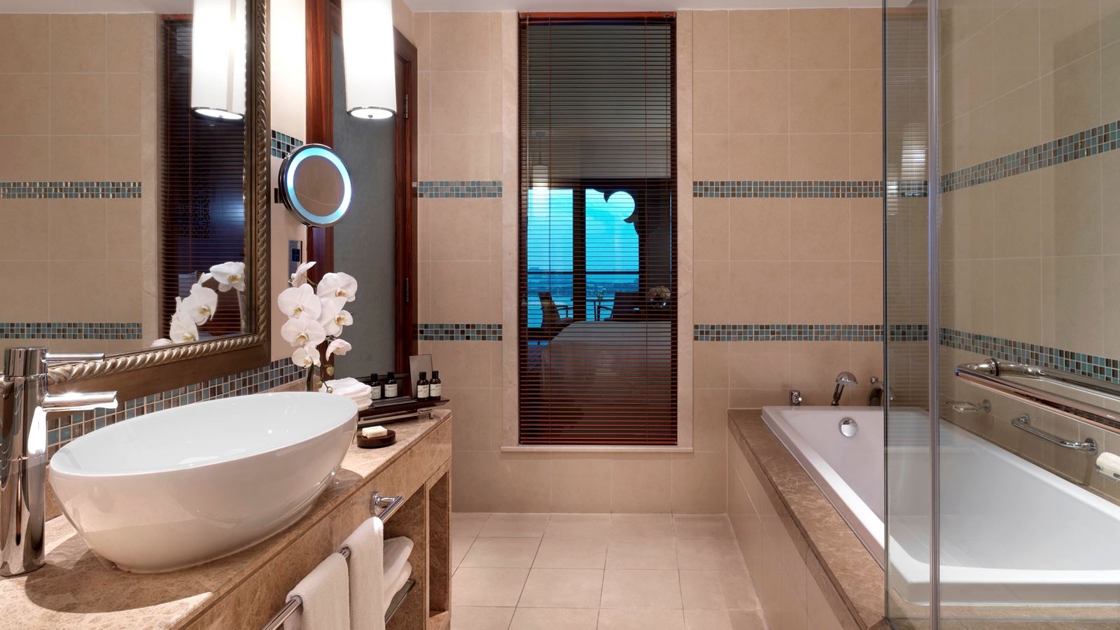 rooms-fairmont-gold-palm-sea-view-lounge-access-kingqueen-room